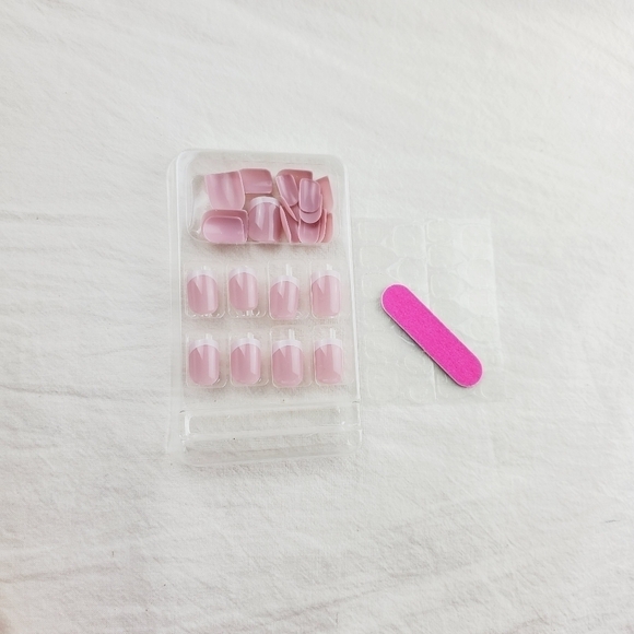 24 Pieces Fake Press On Nails - Picture 6 of 8